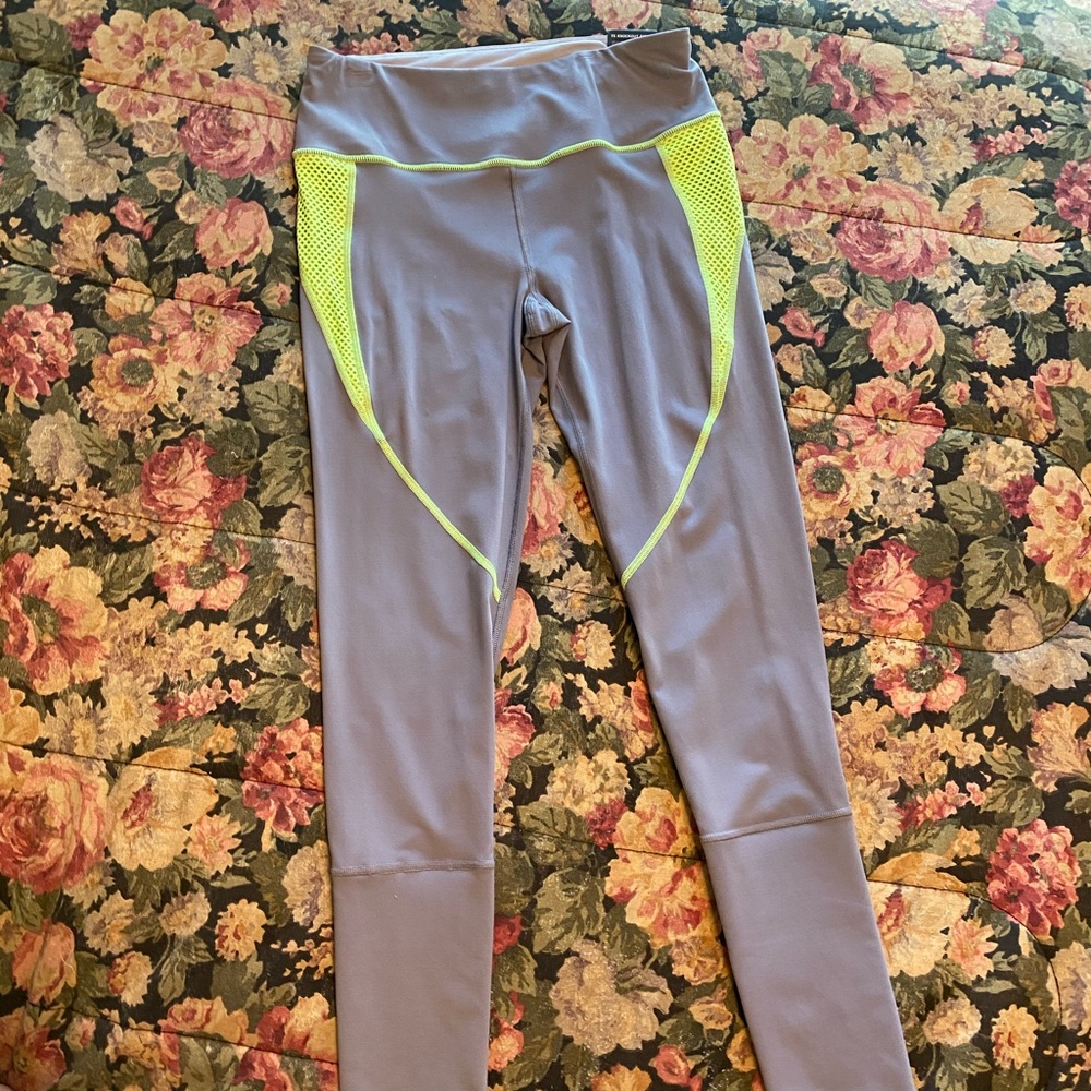 VS Sport Knockout Tight BNWT